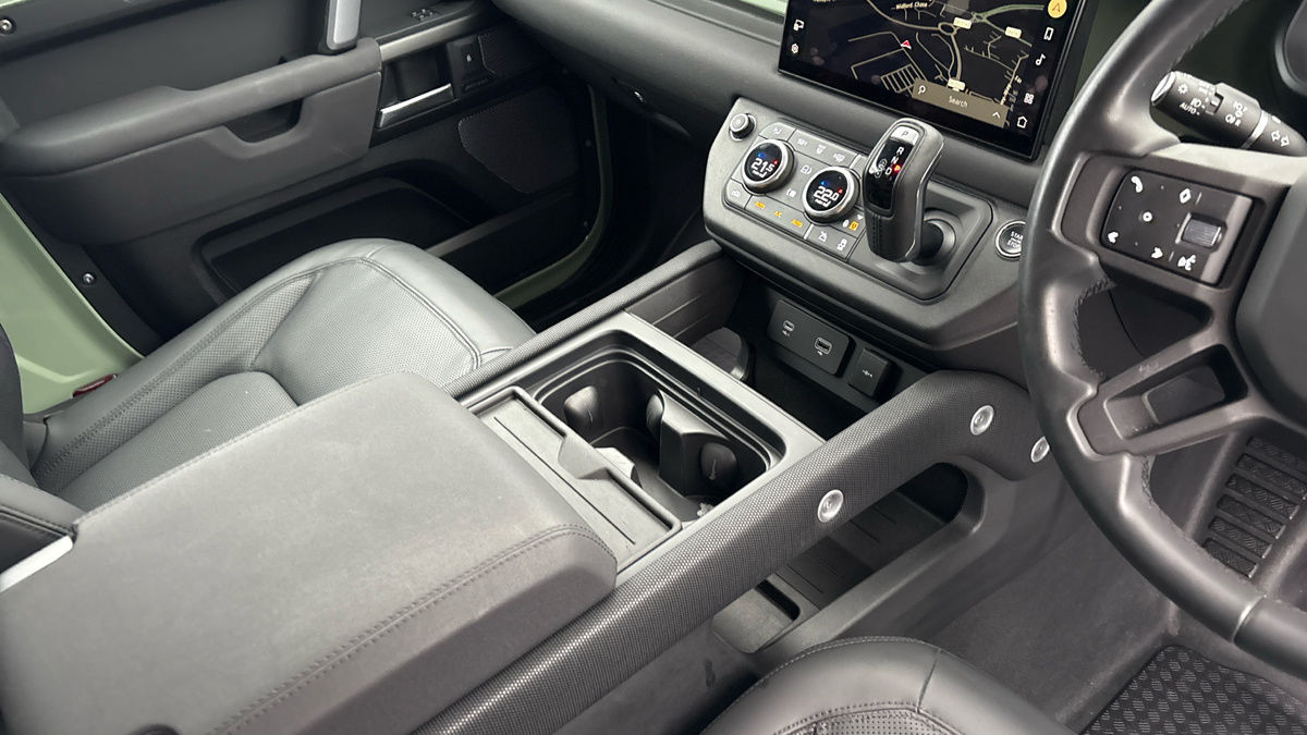 Land Rover Defender 90 Urban Image 18