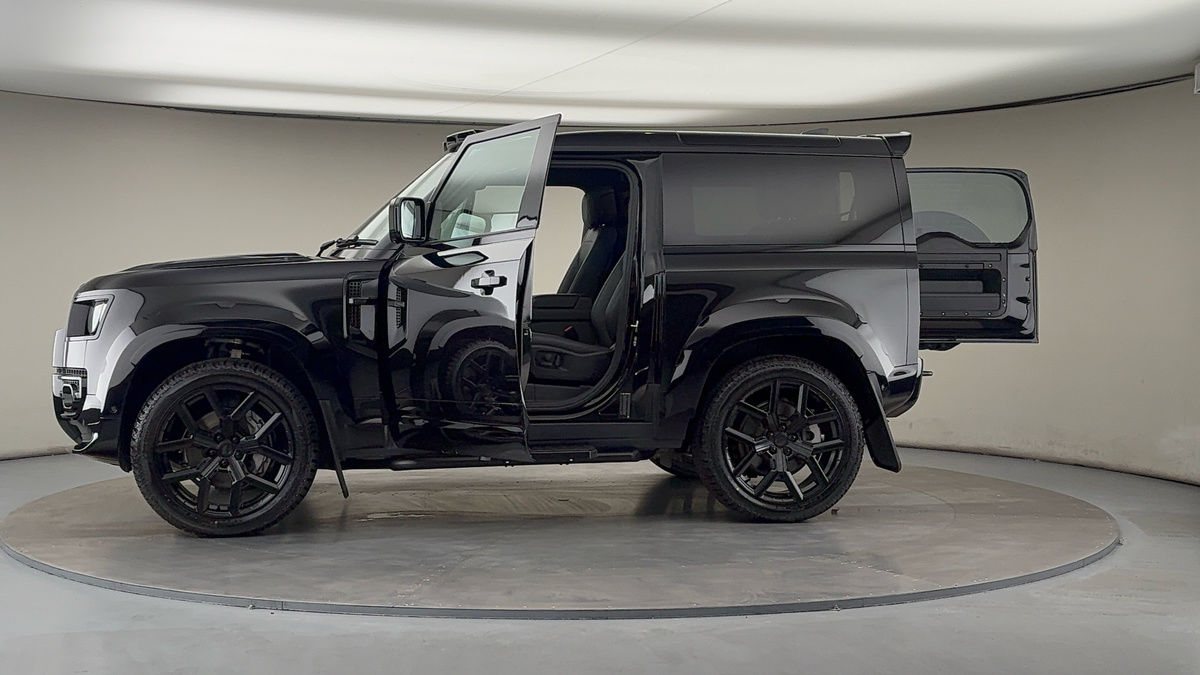 More views of Land Rover Defender 90