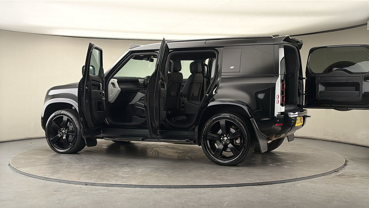 More views of Land Rover Defender 110