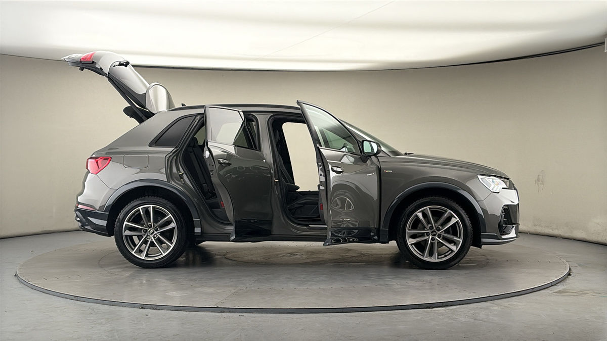 More views of Audi Q3