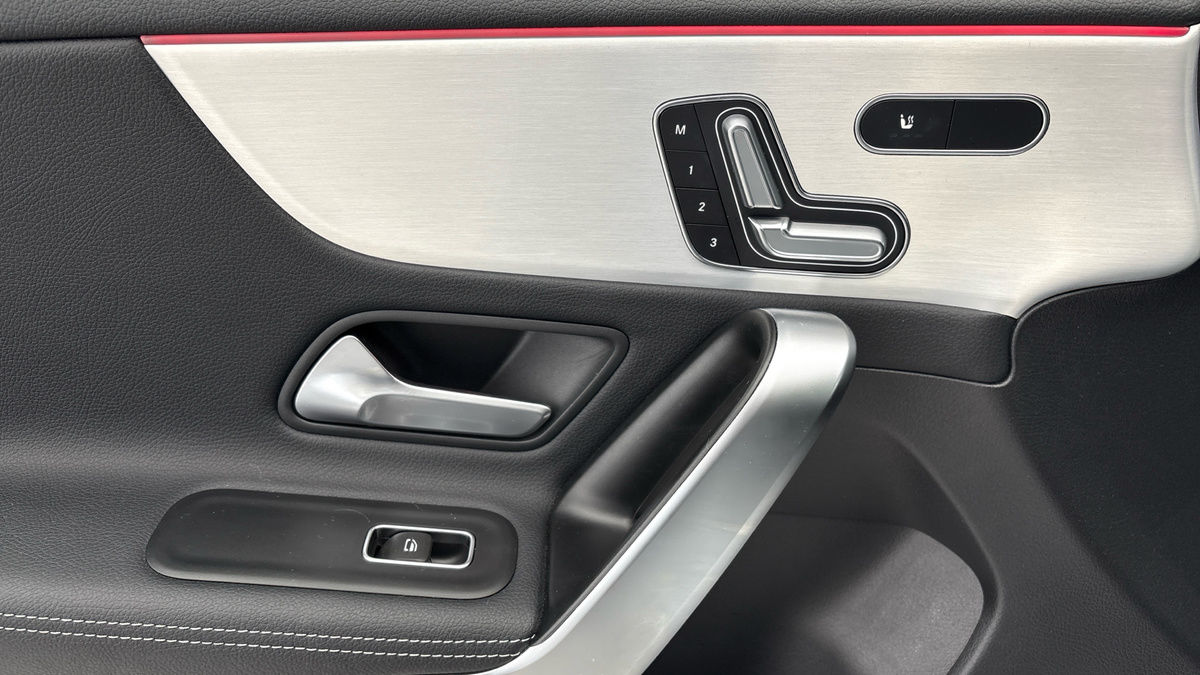 Mercedes-Benz CLA Image 19