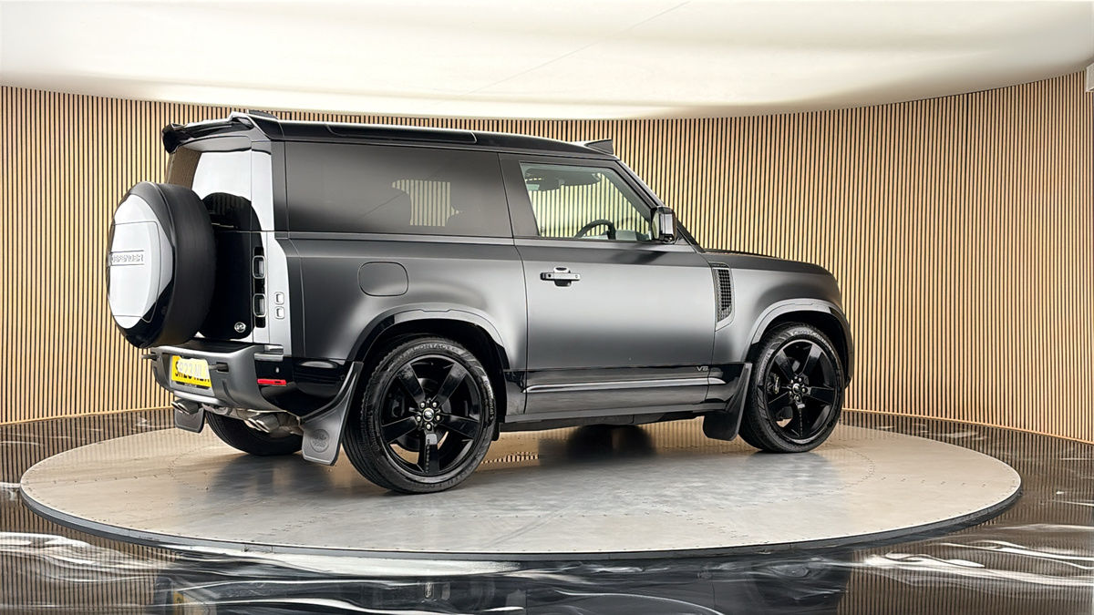 More views of Land Rover Defender 90