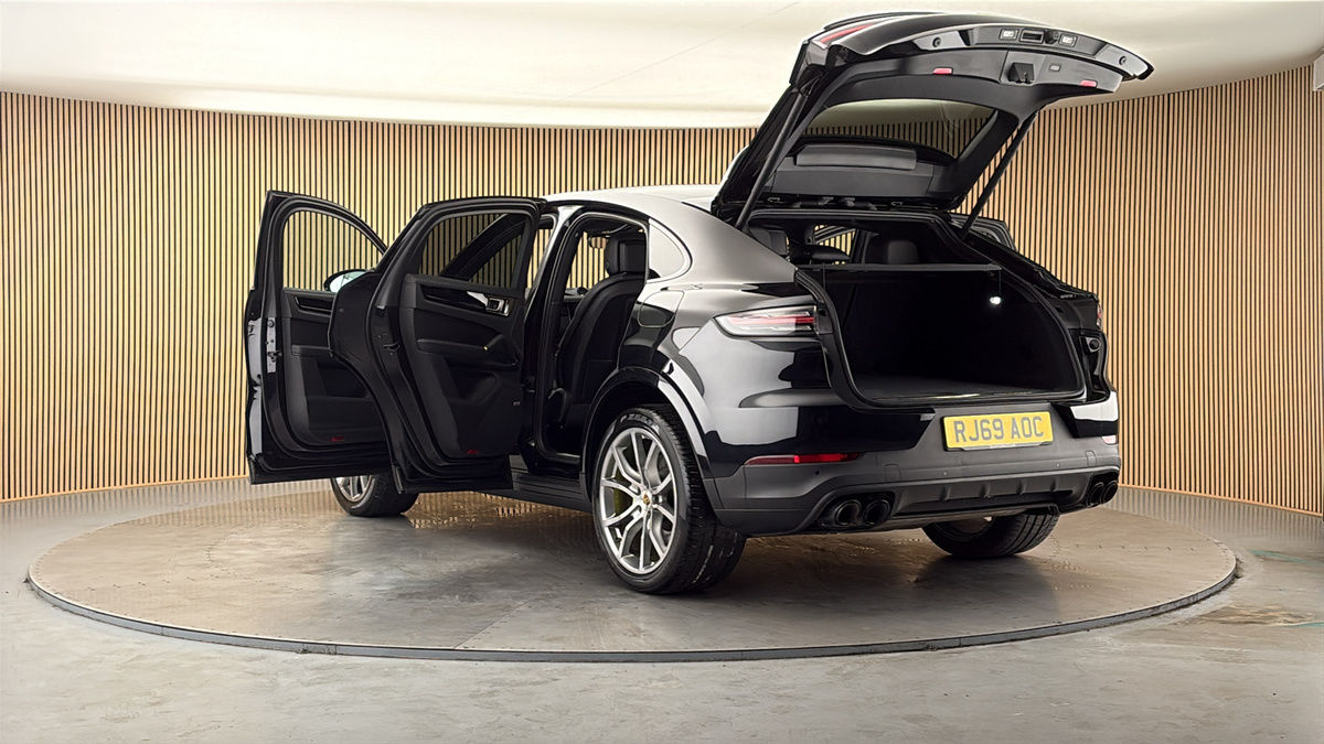 Porsche Cayenne Image 23