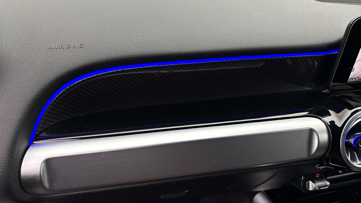 Mercedes-Benz GLB Image 25