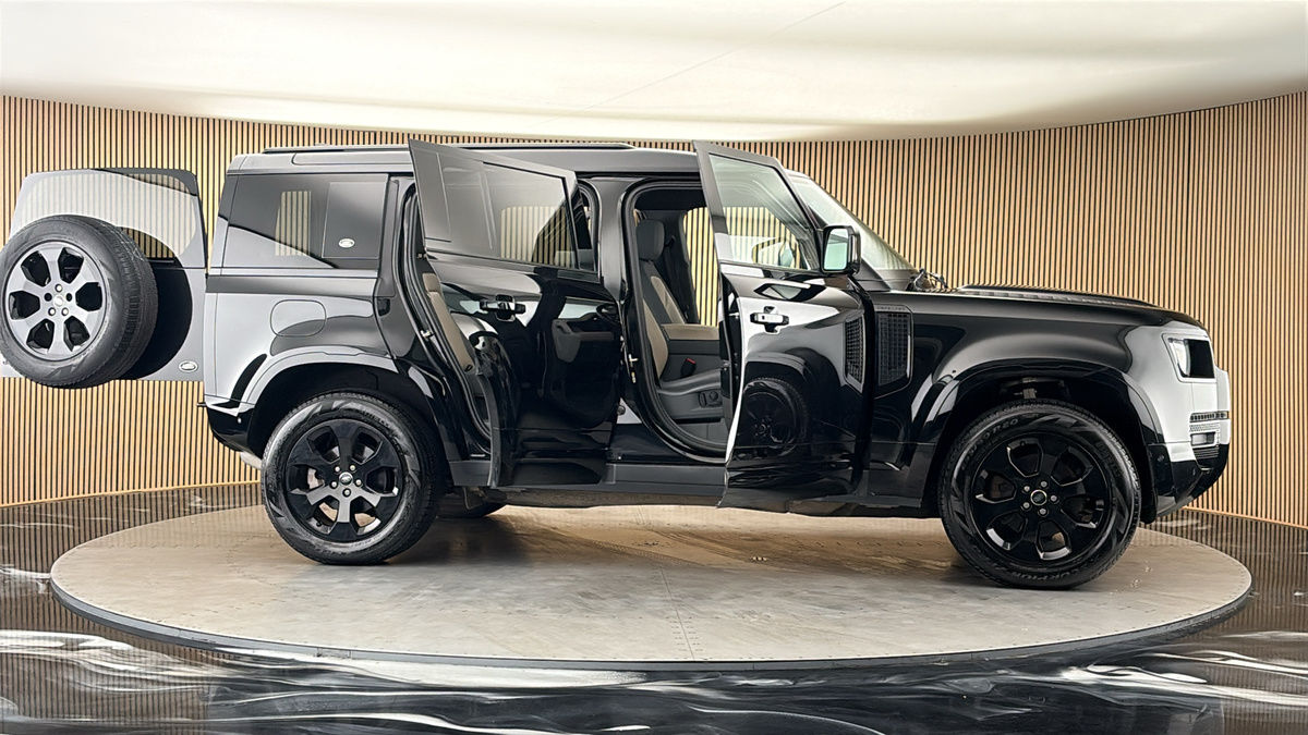 More views of Land Rover Defender 110