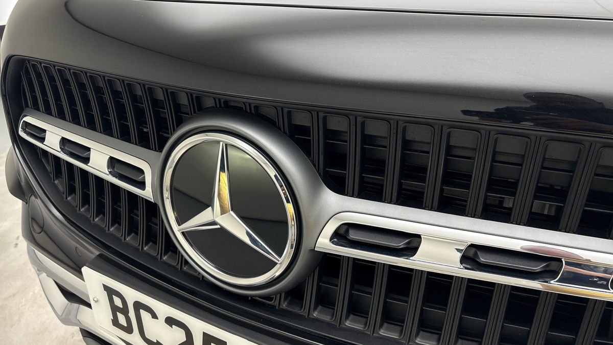 Mercedes-Benz GLA Image 24