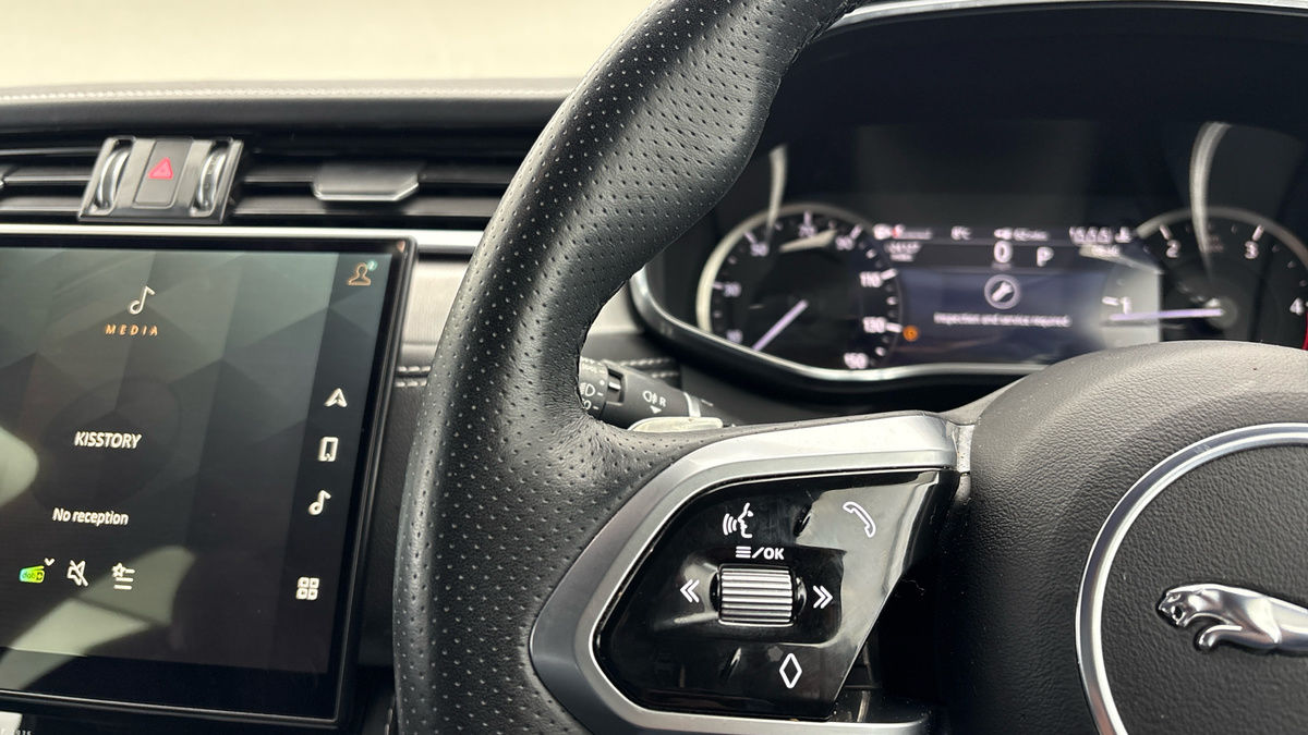 Jaguar F-PACE Image 13