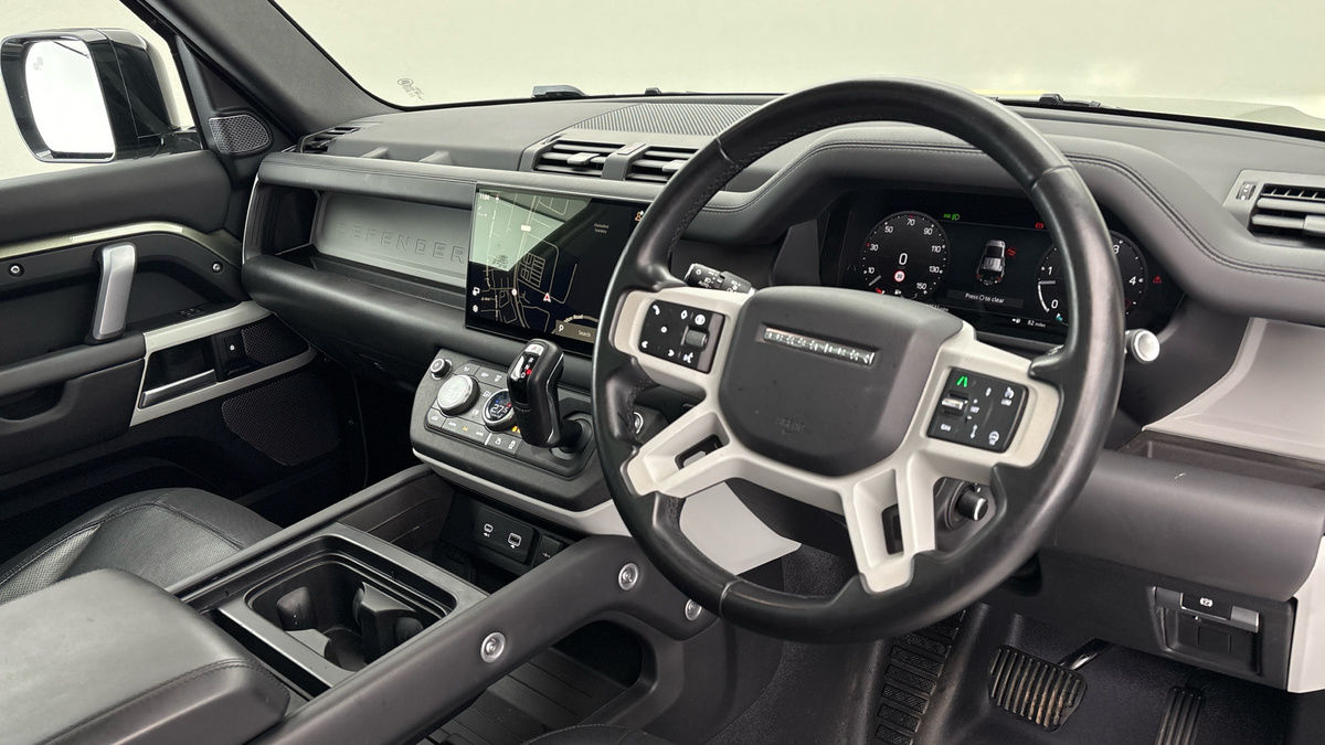 Land Rover Defender 110 Image 5