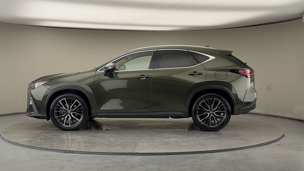 Lexus NX Image 15