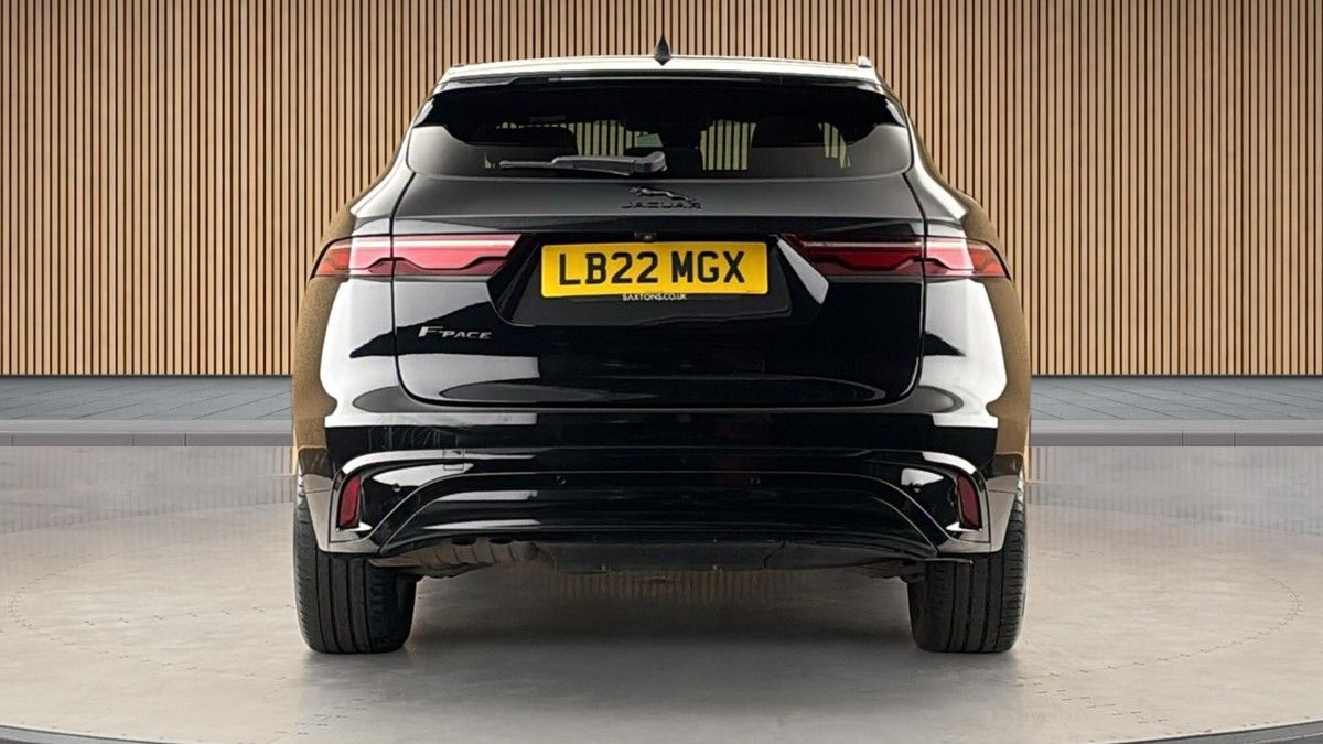 Jaguar F-PACE Image 4
