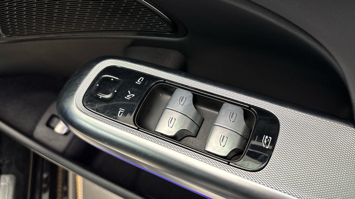 Mercedes-Benz E Class Image 25