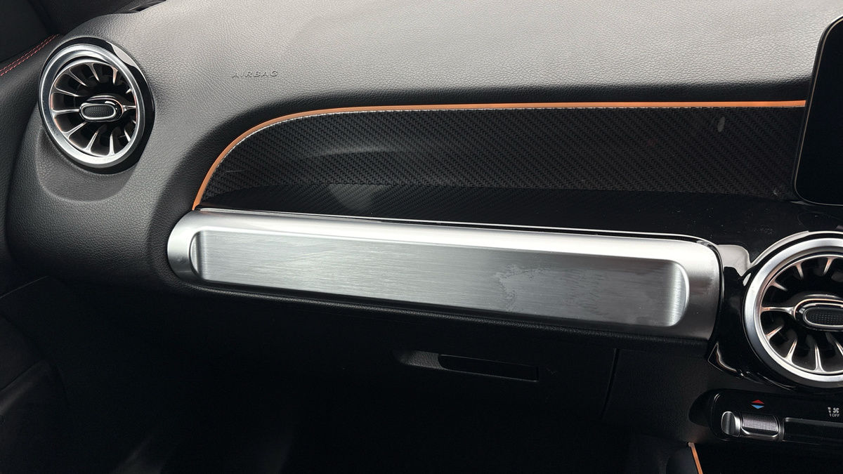 Mercedes-Benz GLB Image 25