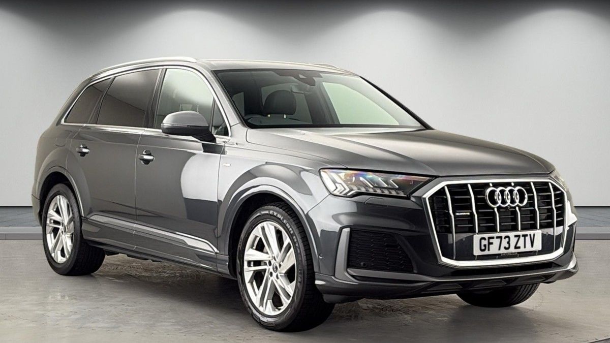 Audi Q7 Sticky Header Image