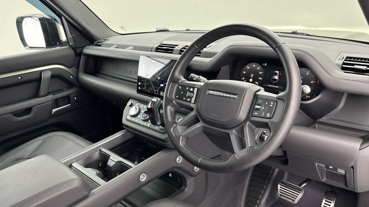 Land Rover Defender 110 Image 5