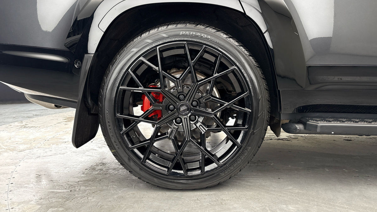 Land Rover Defender 130 Urban Image 10