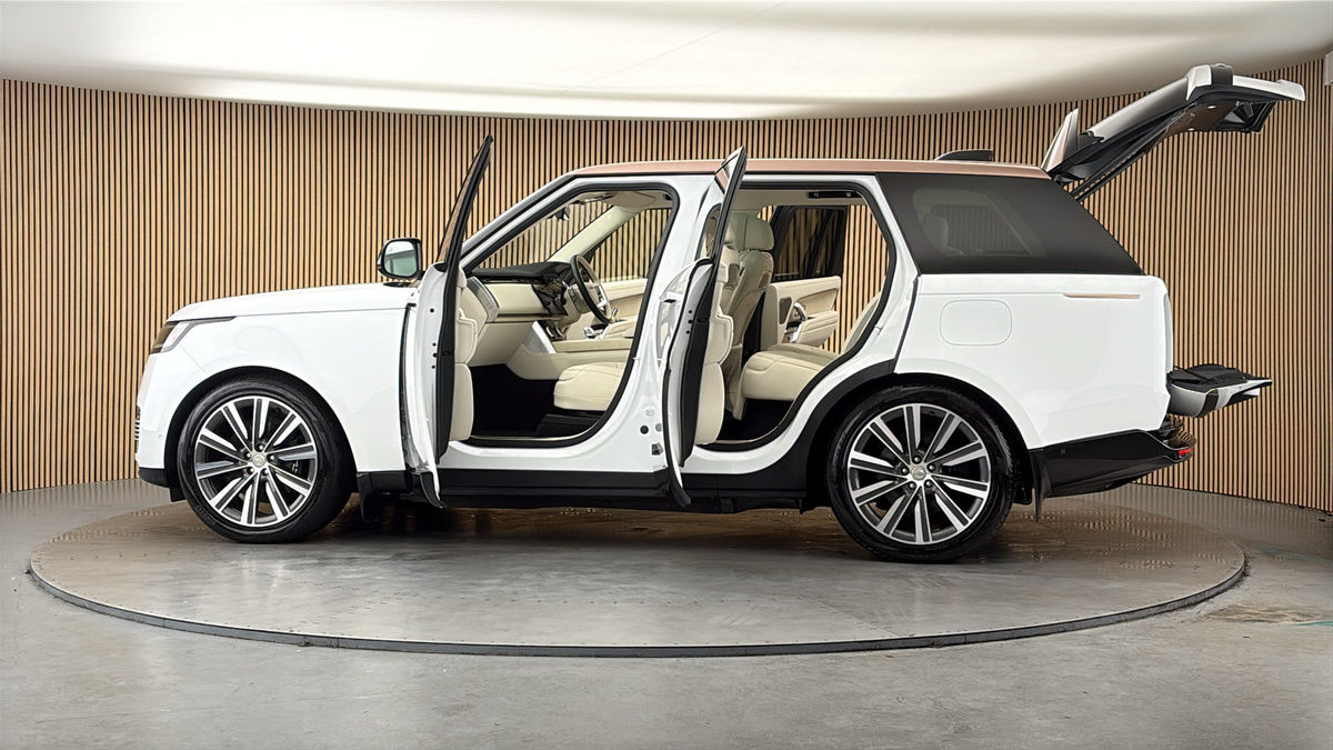 More views of Land Rover Range Rover