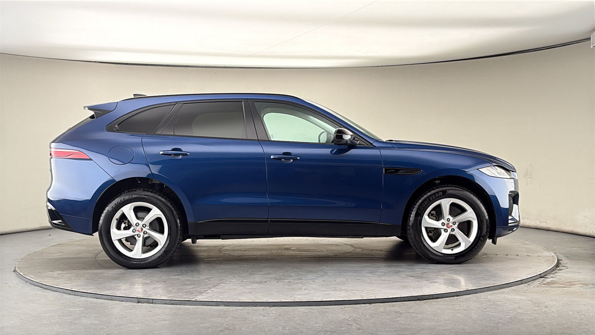 Jaguar F-PACE Image 16