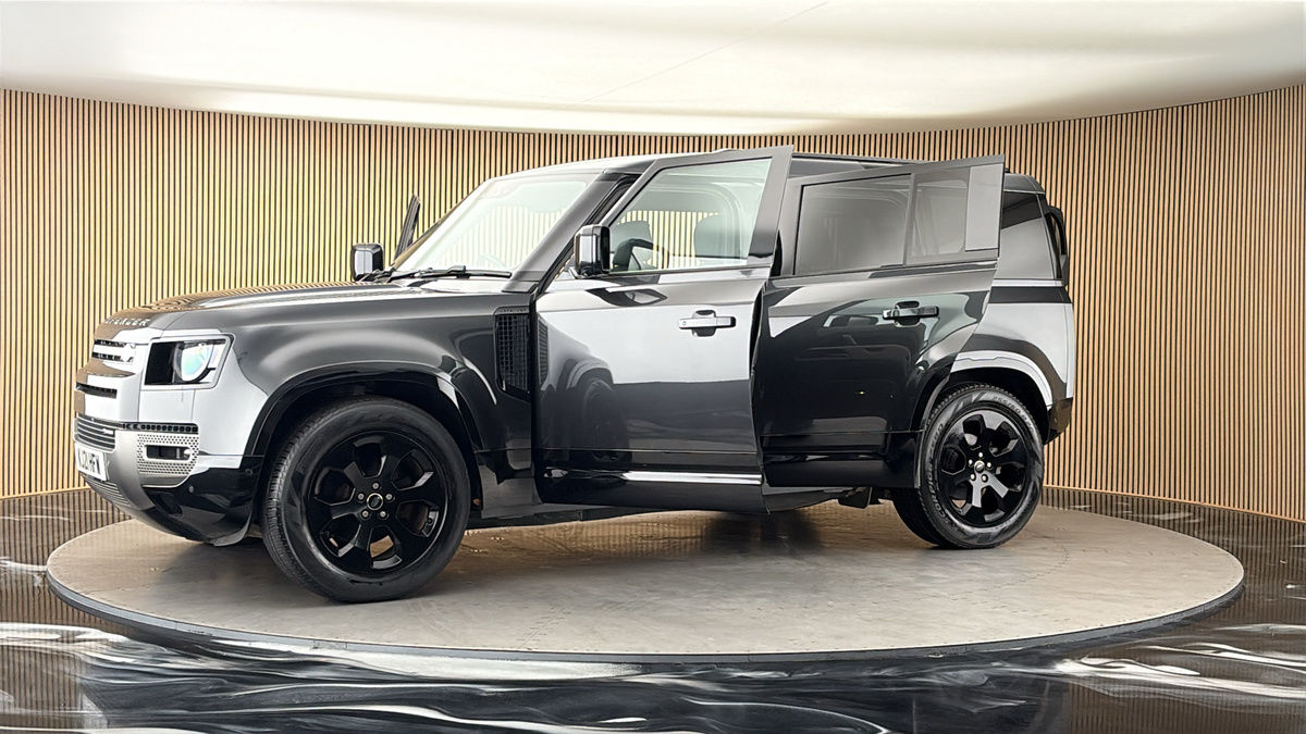 More views of Land Rover Defender 110