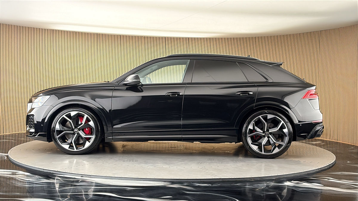 Audi RSQ8 Image 15