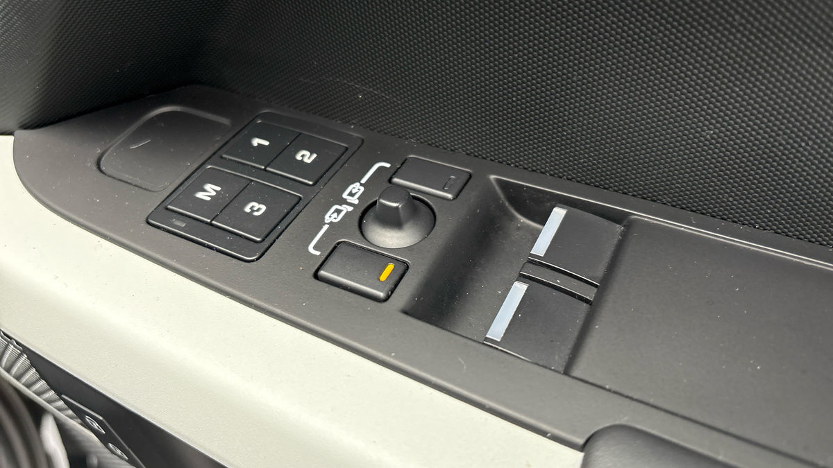 Land Rover Defender 90 Image 27