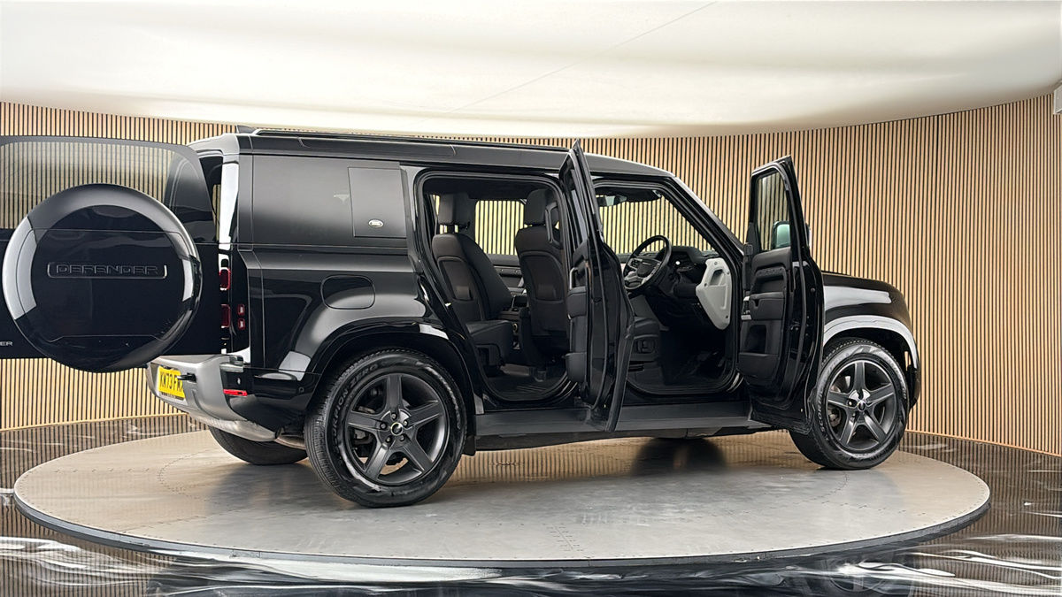 More views of Land Rover Defender 110