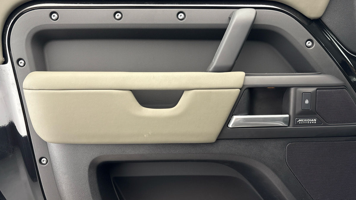 Land Rover Defender 90 Image 19