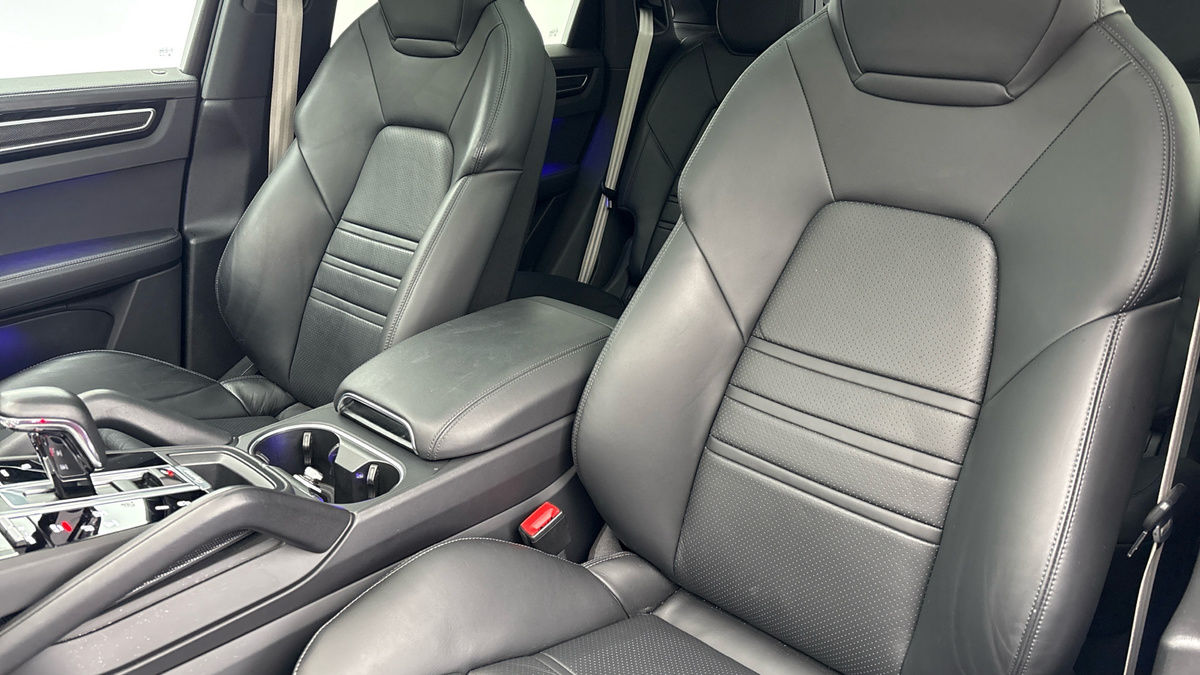 Porsche Cayenne Image 7