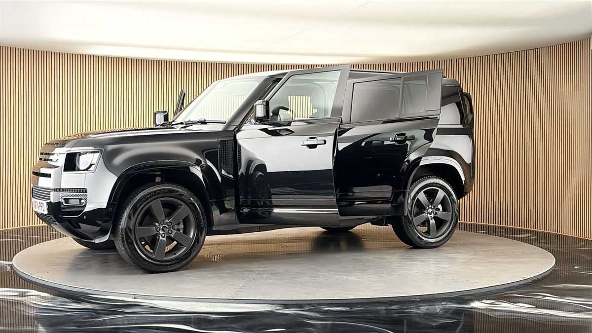 More views of Land Rover Defender 110