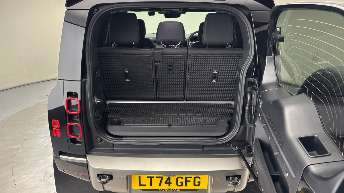 Land Rover Defender 90 Image 11