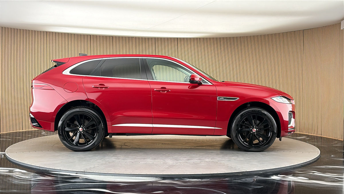 Jaguar F-PACE Image 16