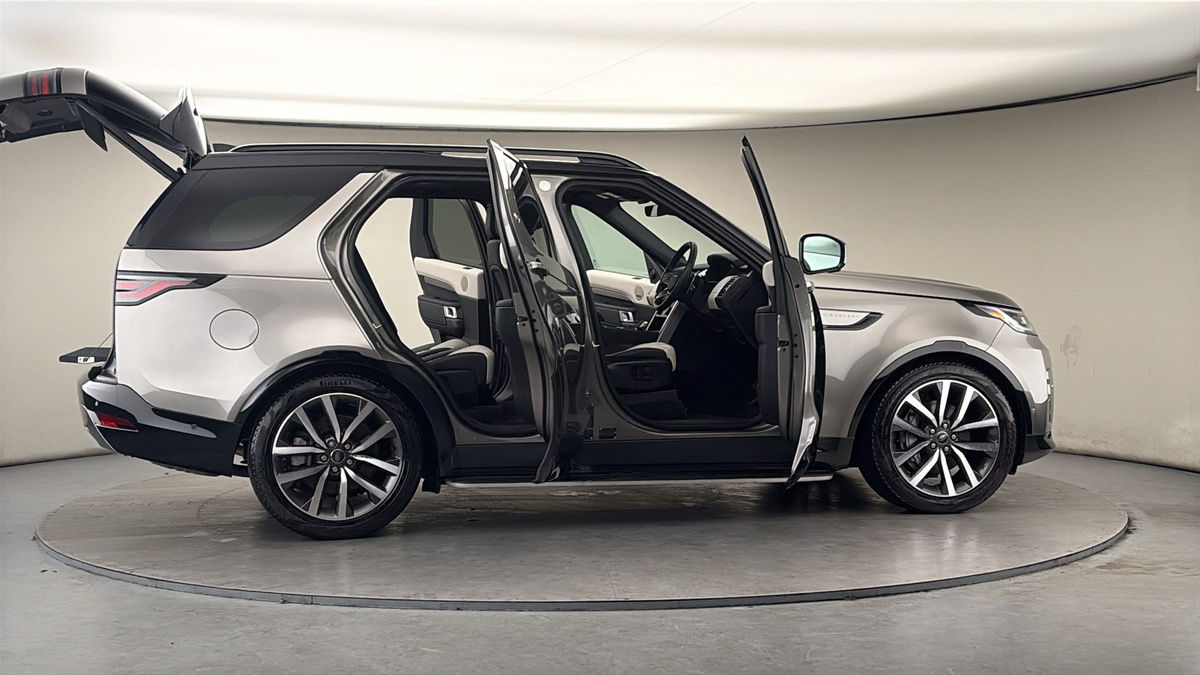 More views of Land Rover Discovery