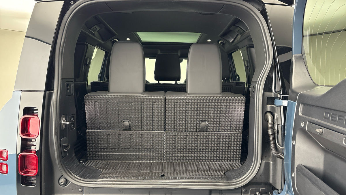 Land Rover Defender 110 Urban Image 11