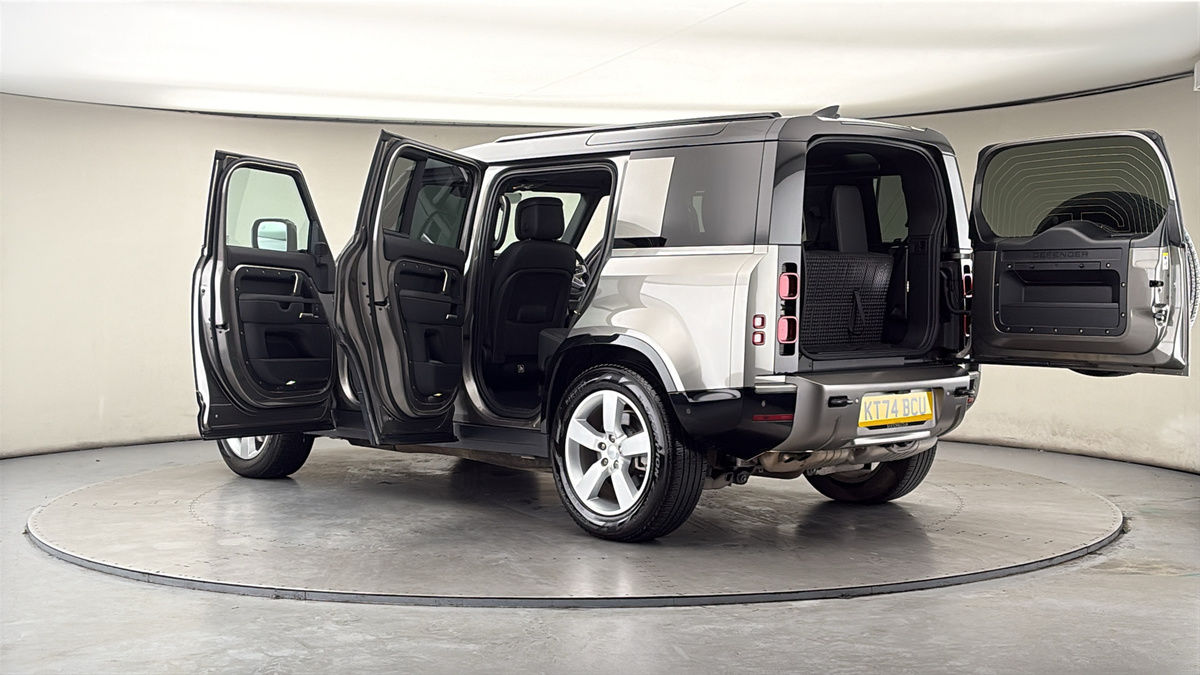 More views of Land Rover Defender 110