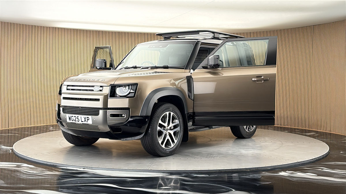 More views of Land Rover Defender 90