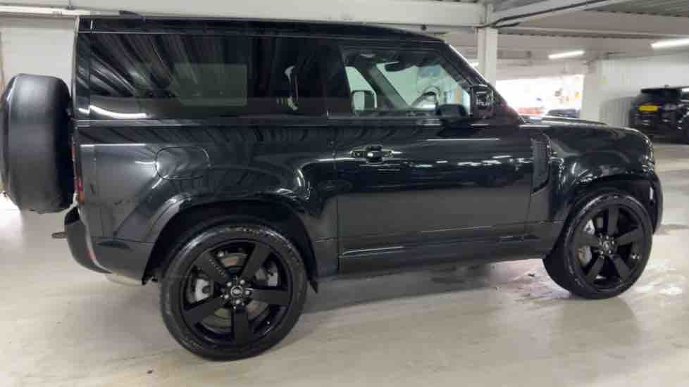 More views of Land Rover Defender 90