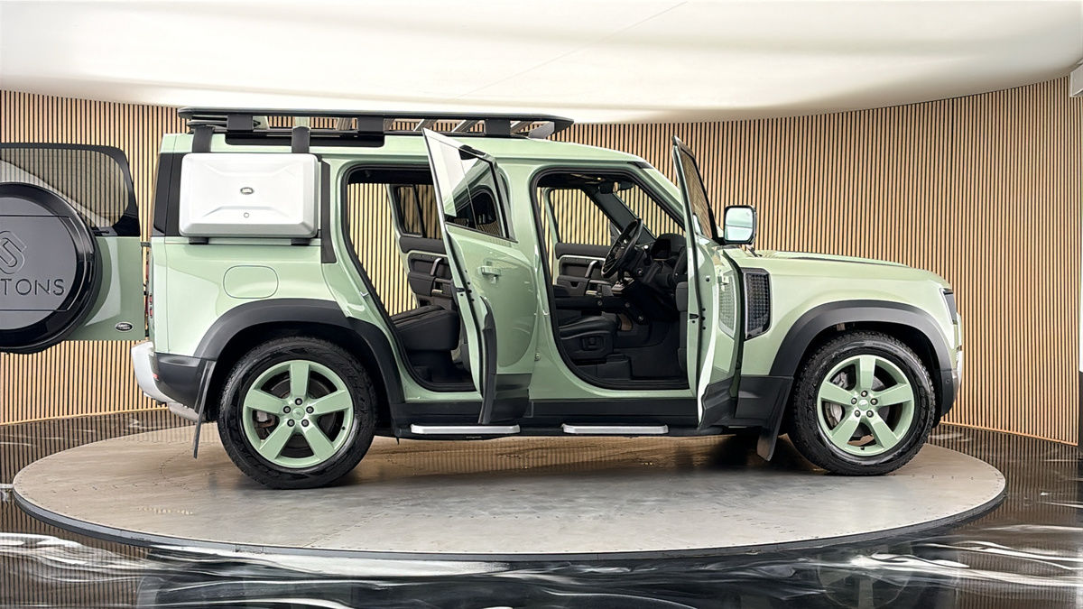 More views of Land Rover Defender 110