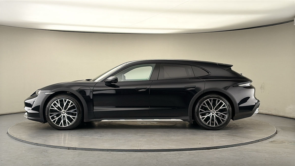 Porsche Taycan Image 15