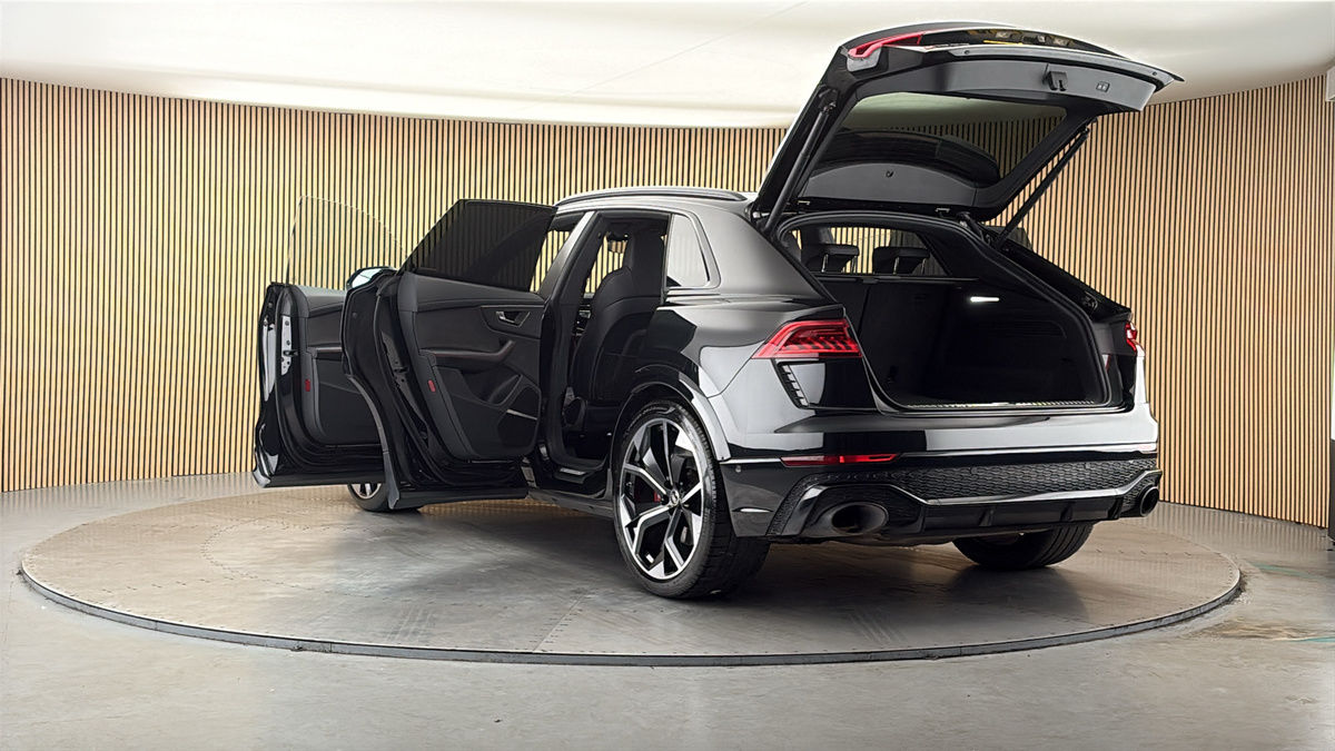 Audi RSQ8 Image 23