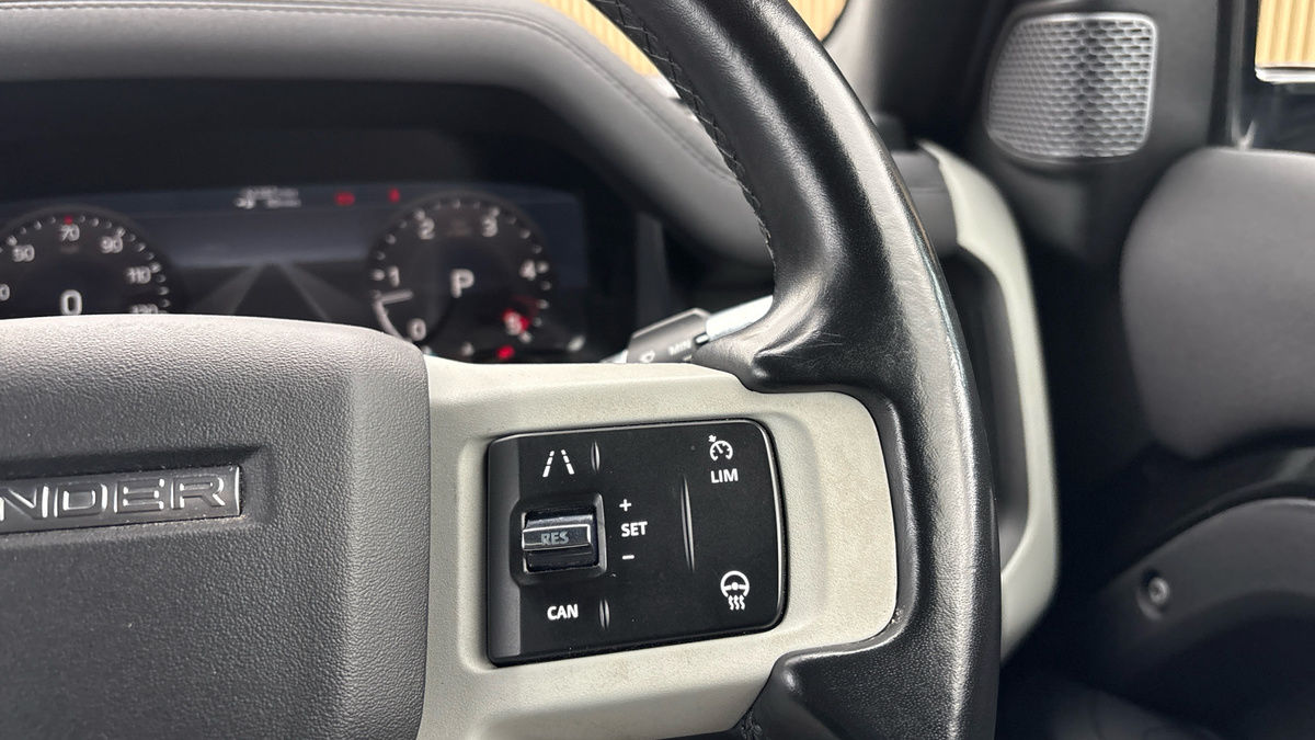 Land Rover Defender 90 Image 14