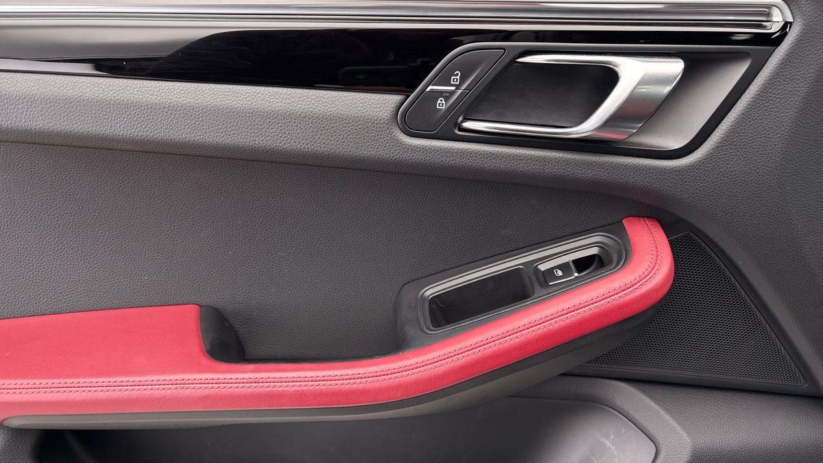 Porsche Macan Image 19