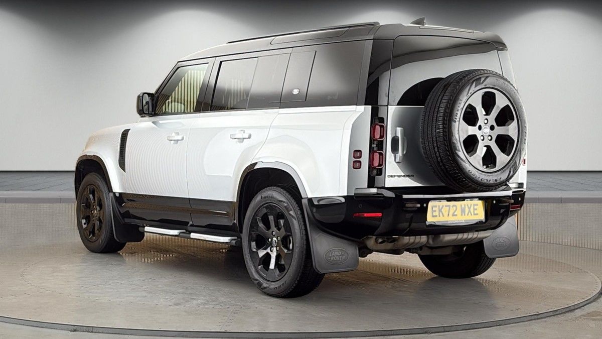 Land Rover Defender 110 Image 2
