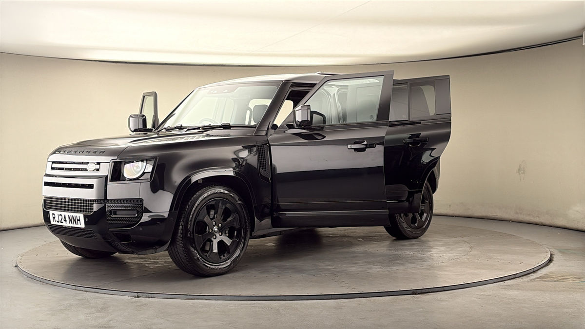 Land Rover Defender 110 Image 22