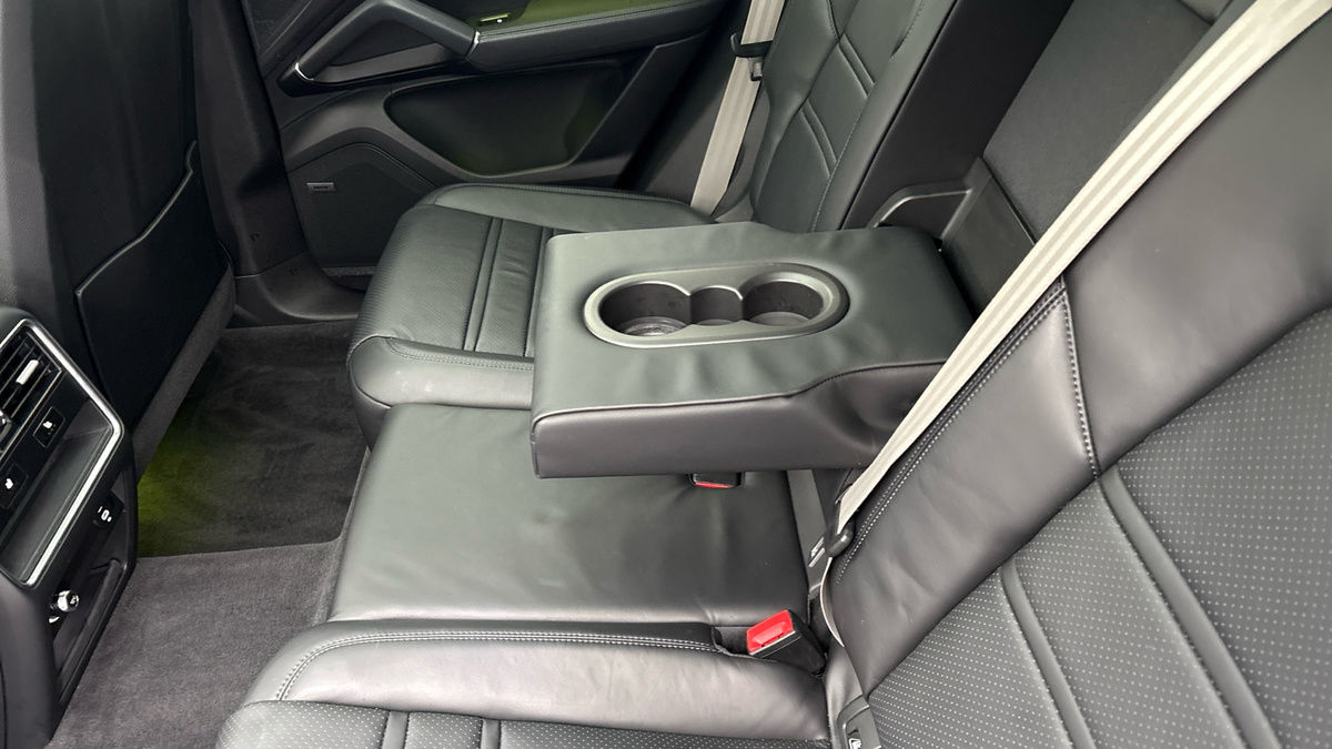 Porsche Cayenne Image 9