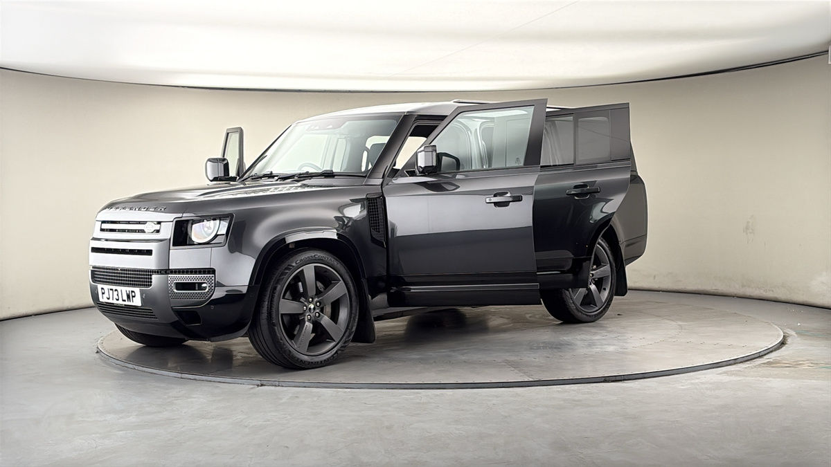 Land Rover Defender 130 Image 22