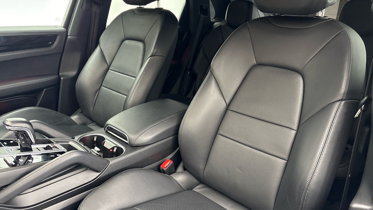 Porsche Cayenne Image 7