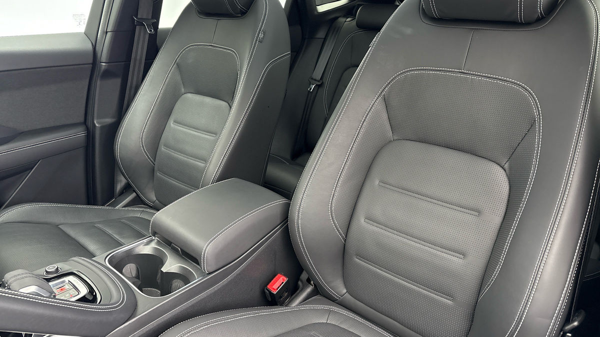 Jaguar E-PACE Image 7