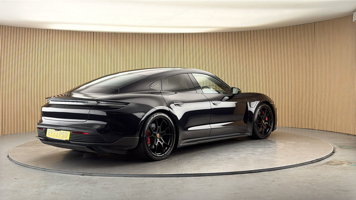 Porsche Taycan Image 21