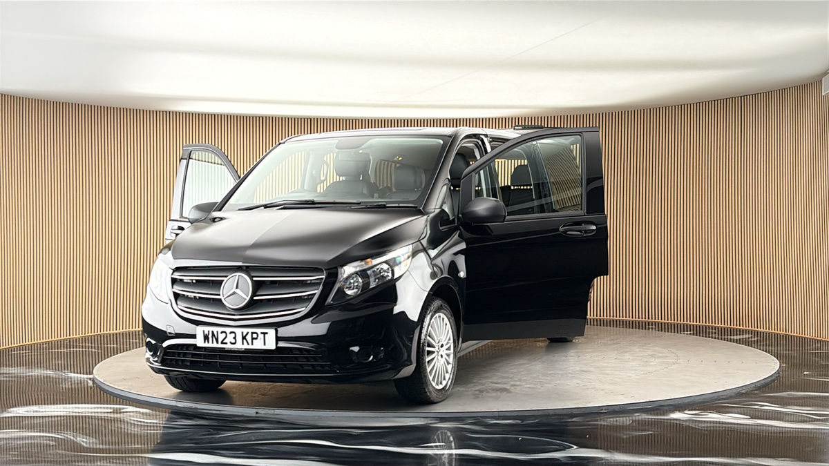 More views of Mercedes-Benz Vito