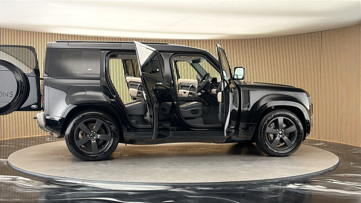 More views of Land Rover Defender 110