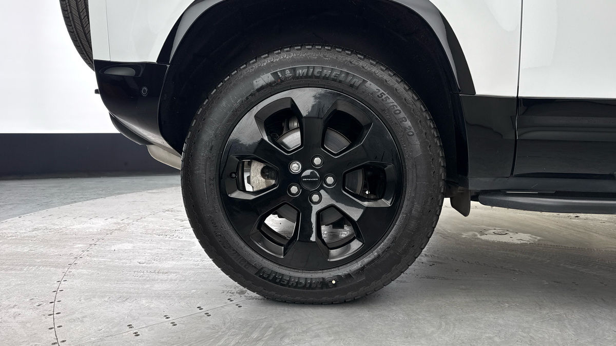 Land Rover Defender 90 Image 10